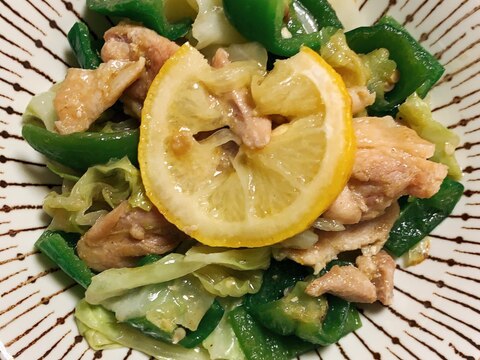 鶏肉と野菜のグリーンカレー炒め（ナンプラー入り）